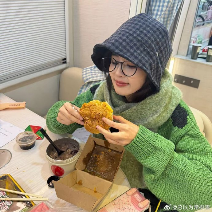 鹿鹿有在好好吃饭鸭-拾晓鹿后援网