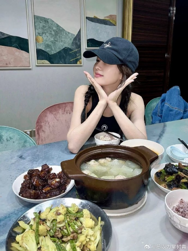 鹿鹿有在好好吃饭鸭-拾晓鹿后援网